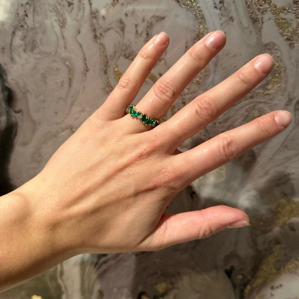 Beautiful fun emeralds green gold plated ring